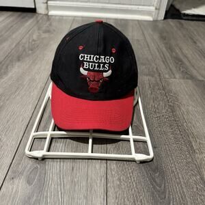 Vintage 1990s Chicago Bulls Logo 7 Cap Snapback Hat NBA Black Red